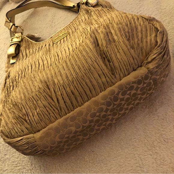 Coach NWT Madison Gathered Signature Maggie Shoulder Bag Gold - Picture 6 of 8
